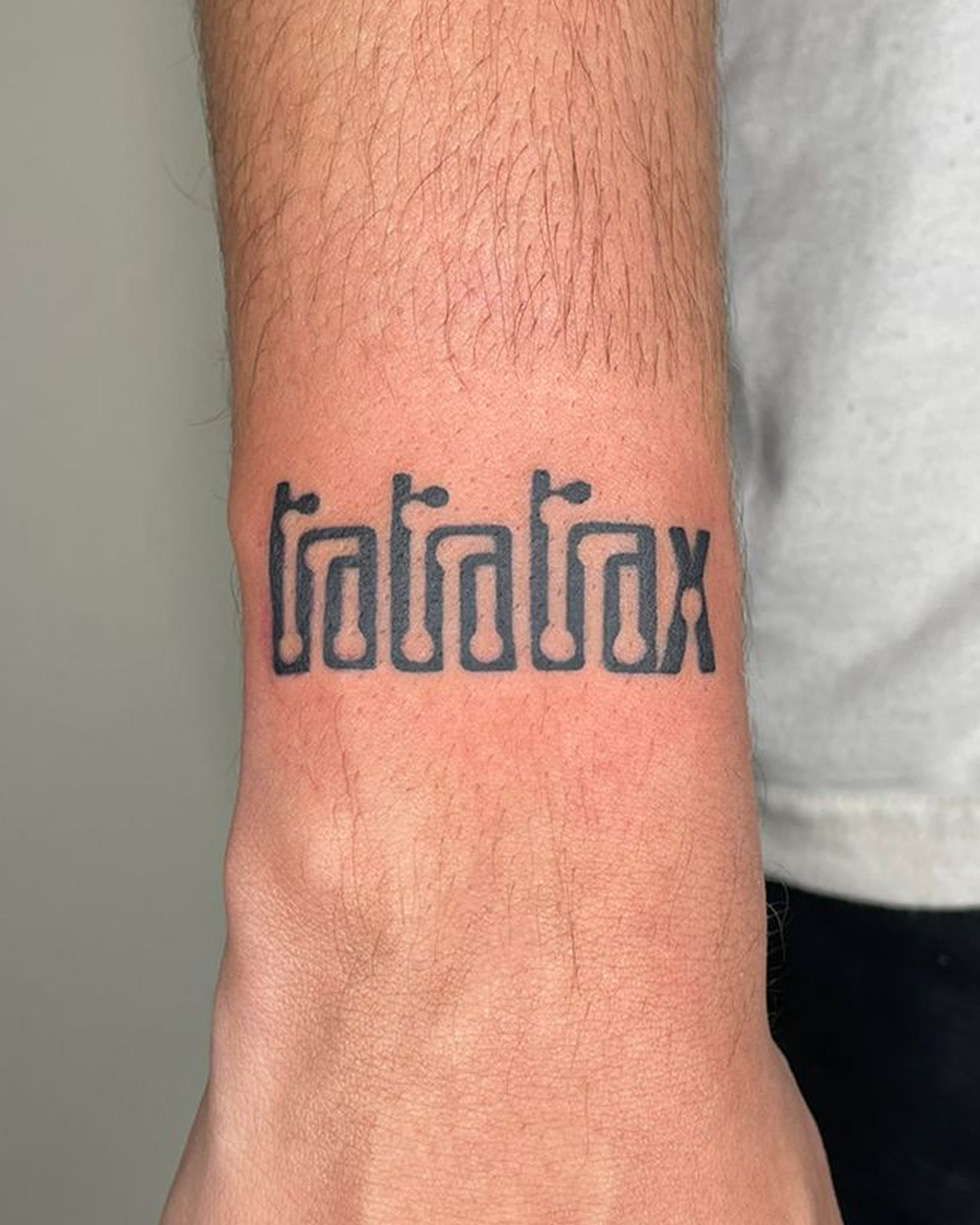 Pedro Ajo, work: TraTraTrax (fig. 4)